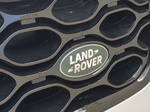 Used 2025 Land Rover Discovery Sport S image 12