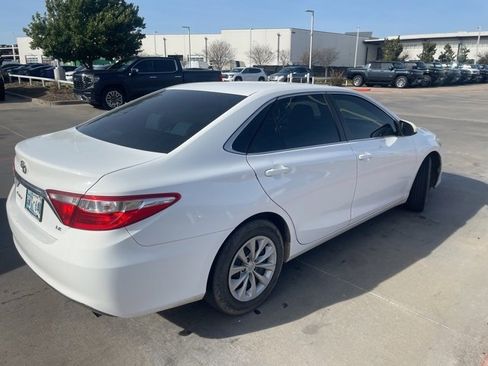 Used 2015 Toyota Camry LE image 3