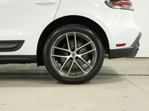 Certified 2026 Porsche Macan AWD/4WD image 43