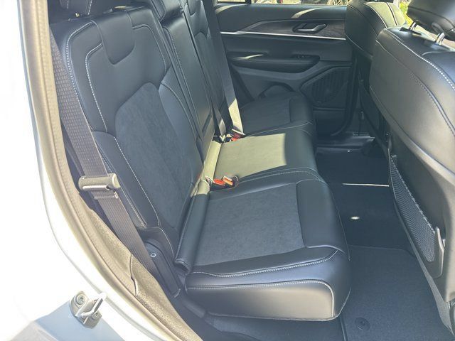 New 2027 Jeep Grand Cherokee Altitude RWD image 15
