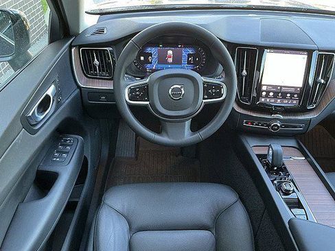 Used 2024 Volvo XC60 B5 Plus w/ Protection Package Premier AWD/4WD image 5