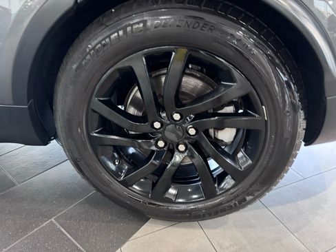 Used 2019 Land Rover Discovery HSE image 39