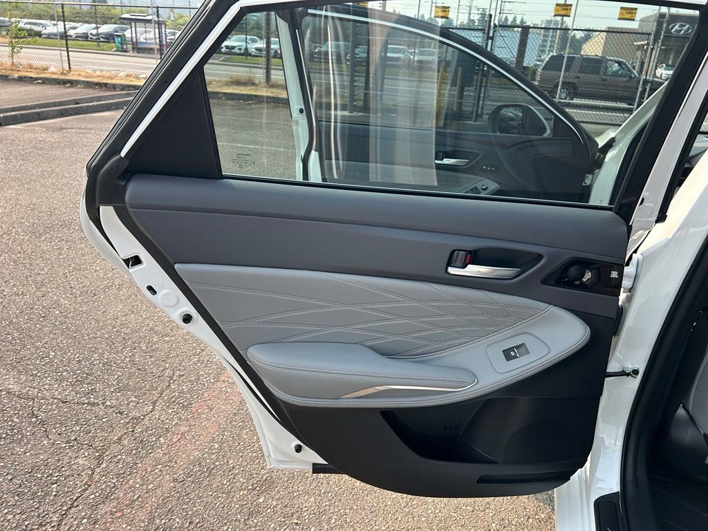Used 2021 Toyota Avalon Limited w/ Advanced Safety Package FWD image 11