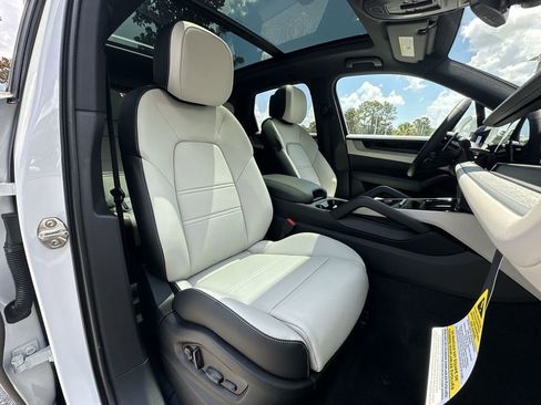 New 2025 Porsche Cayenne image 29