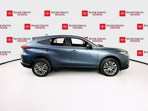 Used 2024 Toyota Venza XLE image 4