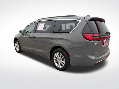 Used 2022 Chrysler Pacifica Touring AWD/4WD image 4