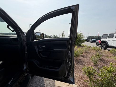 Used 2023 Nissan Titan PRO-4X w/ Pro-4x Convenience Package AWD/4WD image 59