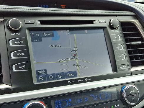 Used 2018 Toyota Highlander XLE AWD/4WD image 22