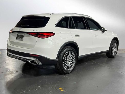 Used 2025 Mercedes-Benz GLC 300 4MATIC image 3