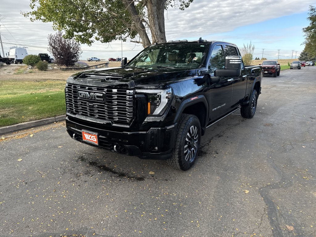 Used 2025 GMC Sierra 3500 Denali Ultimate AWD/4WD image 3