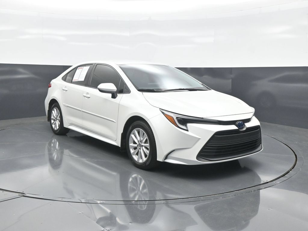 Used 2024 Toyota Corolla LE w/ LE Convenience Package FWD image 1