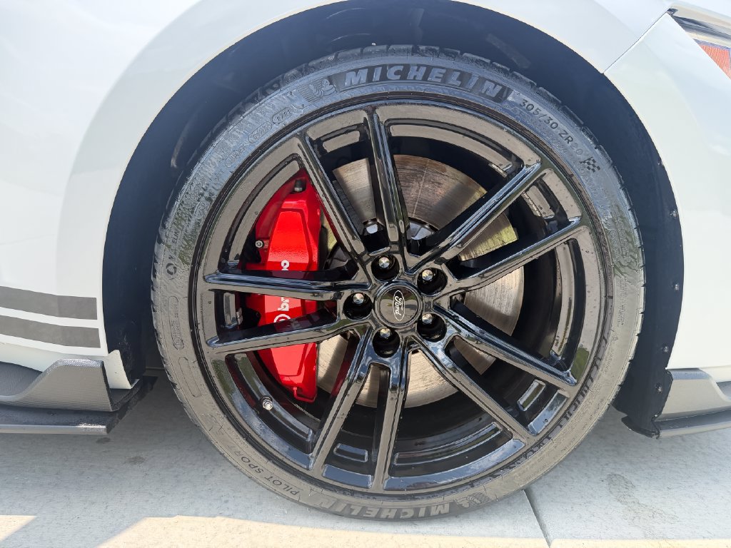 Used 2022 Ford Mustang Shelby GT500 w/ Technology Package RWD image 12