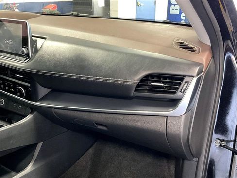 Used 2023 Nissan Rogue S AWD/4WD image 13