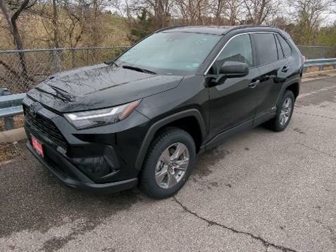 Used 2025 Toyota RAV4 LE image 2