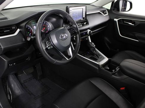 Used 2021 Toyota RAV4 XLE Premium image 17