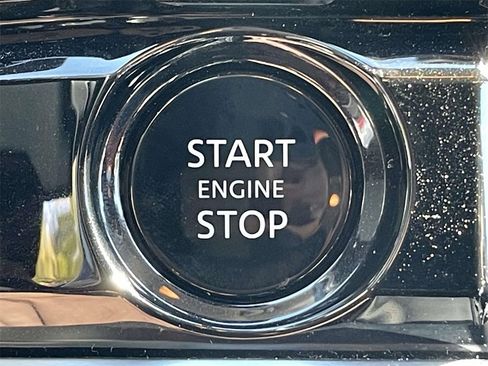 Used 2025 Nissan Pathfinder SL image 27