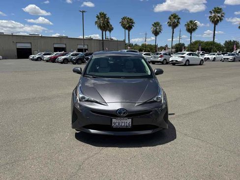 Used 2017 Toyota Prius Two FWD image 4