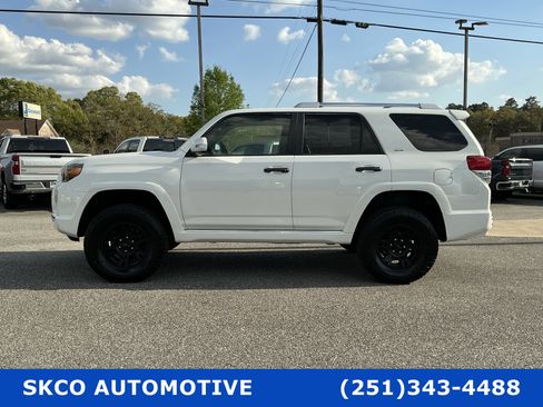 Used 2011 Toyota 4Runner SR5 image 2