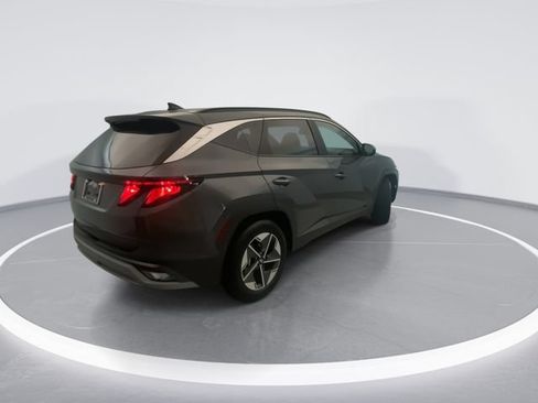Used 2025 Hyundai Tucson SEL FWD image 4