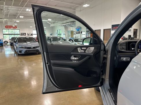 Used 2024 Mercedes-Benz GLE 450 4MATIC image 11