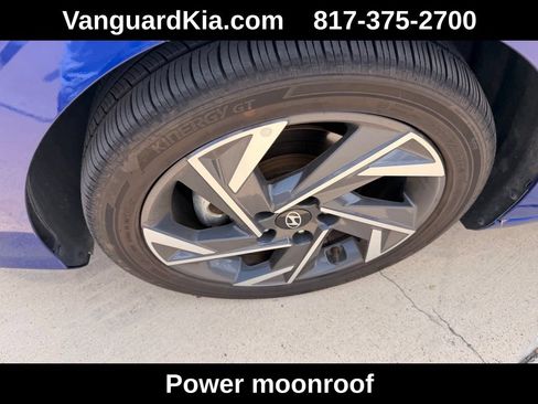 Used 2025 Hyundai Elantra SEL FWD image 8