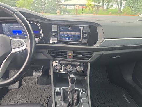 Used 2022 Volkswagen Jetta SE FWD image 18