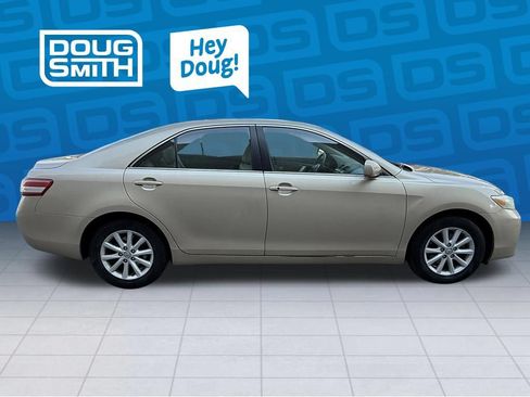 Used 2010 Toyota Camry FWD image 3