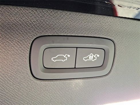 Used 2025 Volvo XC90 B6 Plus image 29