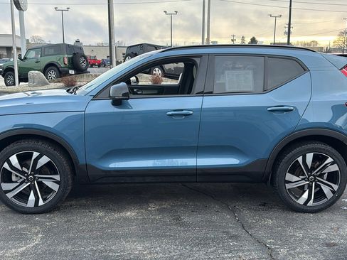 Used 2023 Volvo XC40 B5 Plus w/ Climate Package image 9