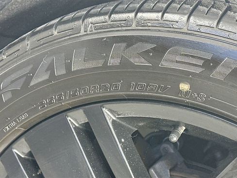 Used 2022 Volkswagen Atlas Cross Sport SE image 32