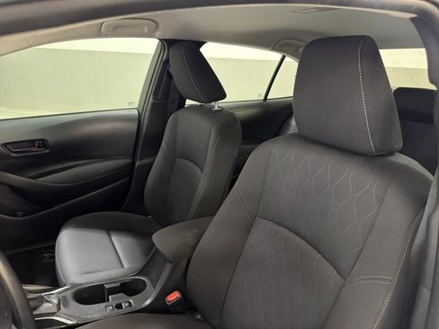 Used 2025 Toyota Corolla LE FWD image 5