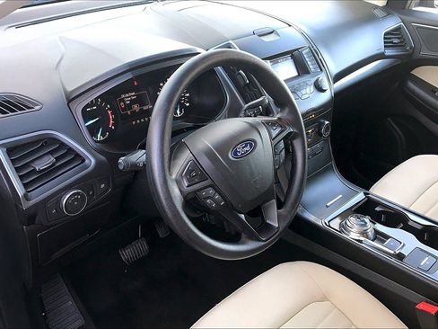 Used 2019 Ford Edge SE image 21