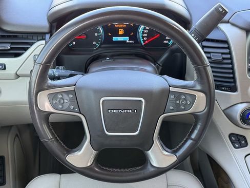 Used 2020 GMC Yukon XL Denali w/ Denali Premium Package image 11