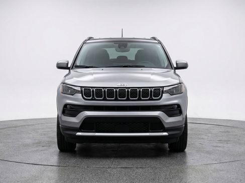 Used 2025 Jeep Compass Limited image 2