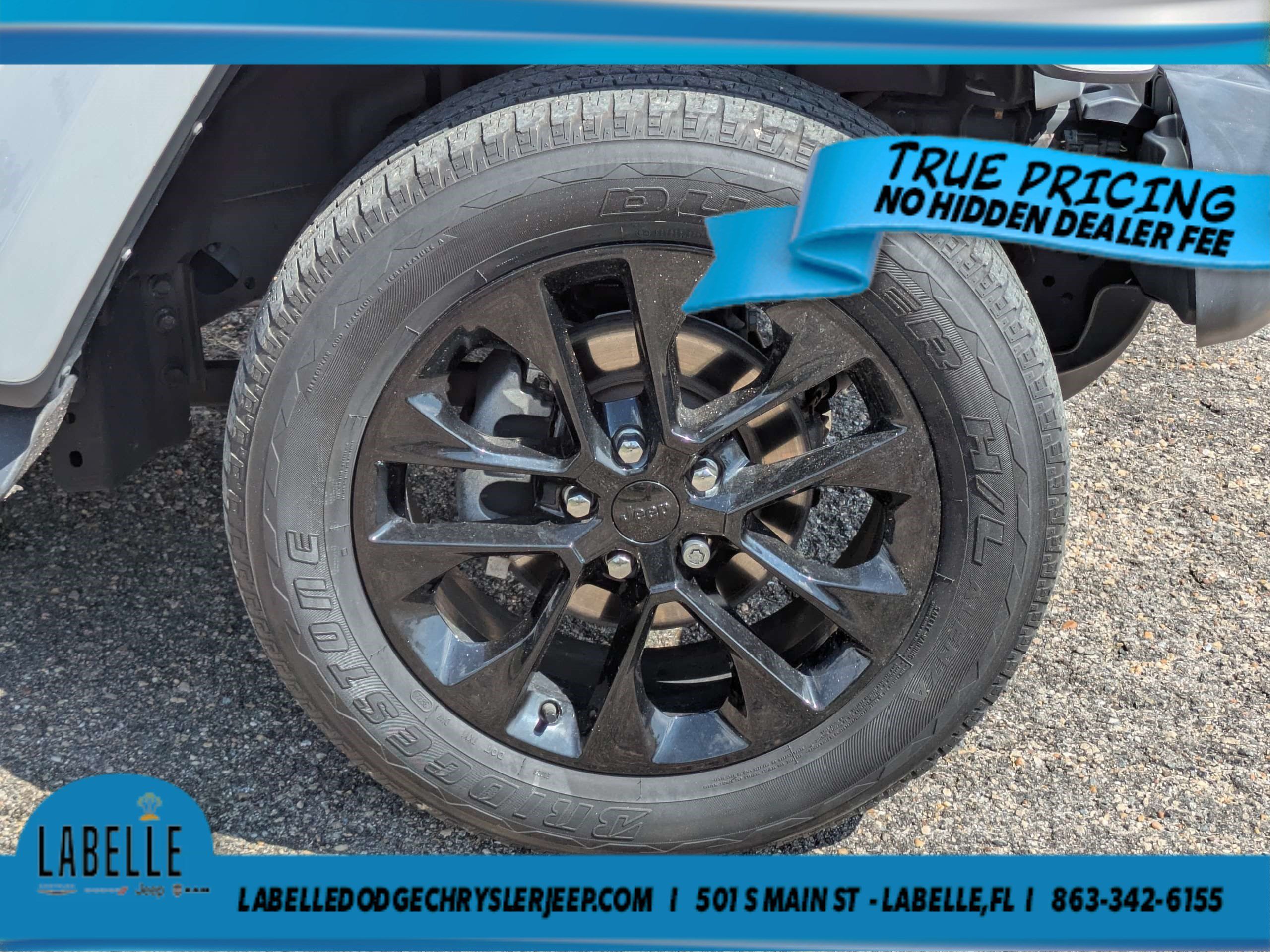Used 2023 Jeep Wrangler Unlimited Sahara AWD/4WD image 11