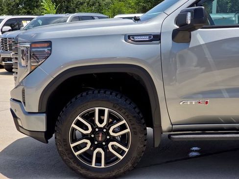 Used 2025 GMC Sierra 1500 AT4 w/ AT4 Premium Package AWD/4WD image 6