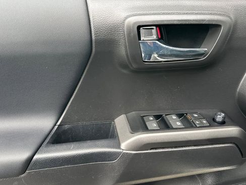 Certified 2023 Toyota Tacoma TRD Off-Road image 12