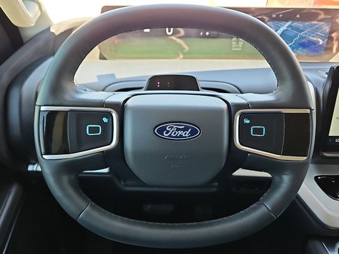 Used 2025 Ford Expedition Max Active AWD/4WD image 18