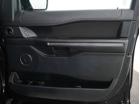 Used 2021 Ford Expedition XLT image 12