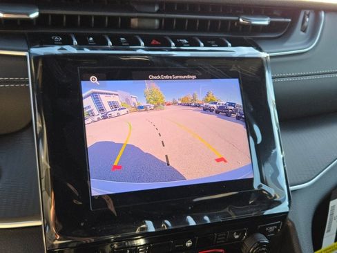 New 2025 Jeep Grand Cherokee Laredo X w/ Luxury Tech Group I image 31