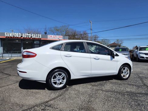 Used 2019 Ford Fiesta SE image 4