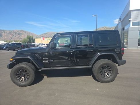 Used 2019 Jeep Wrangler Unlimited Sahara AWD/4WD image 4