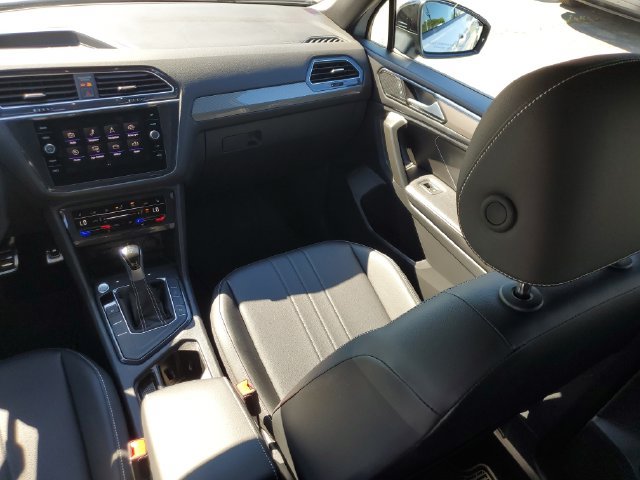 Certified 2024 Volkswagen Tiguan SE R-Line FWD image 9