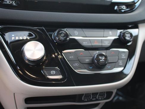 Used 2023 Chrysler Voyager LX image 21