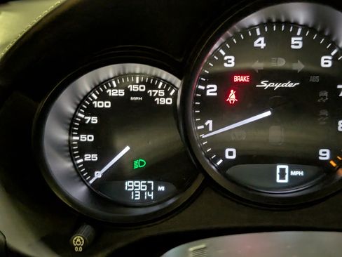 Used 2016 Porsche Boxster Spyder image 32