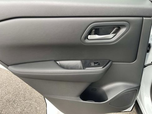 New 2026 Nissan Rogue SV w/ Cold Weather Package AWD/4WD image 17