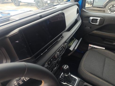 Used 2024 Jeep Wrangler Sahara w/ Safety Group image 9