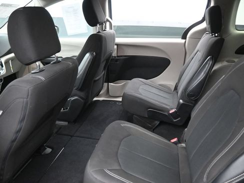 Used 2022 Chrysler Voyager LX FWD image 27