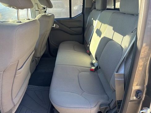 Used 2021 Nissan Frontier SV image 14