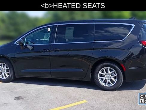 Used 2023 Chrysler Pacifica Touring-L FWD image 8